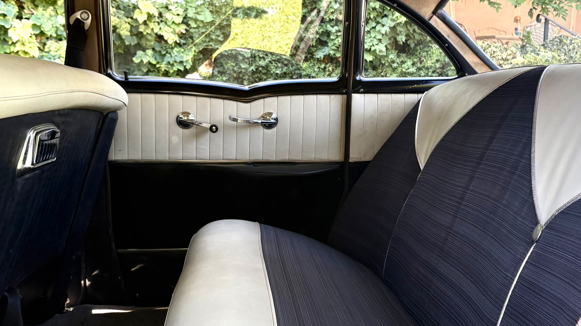 Chevrolet Bel Air interior — exterior 2
