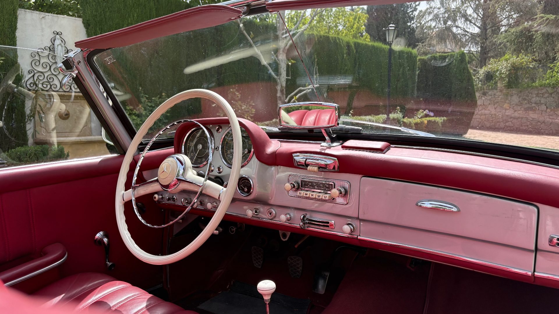 Mercedes-Benz 190 SL interior — exterior 3