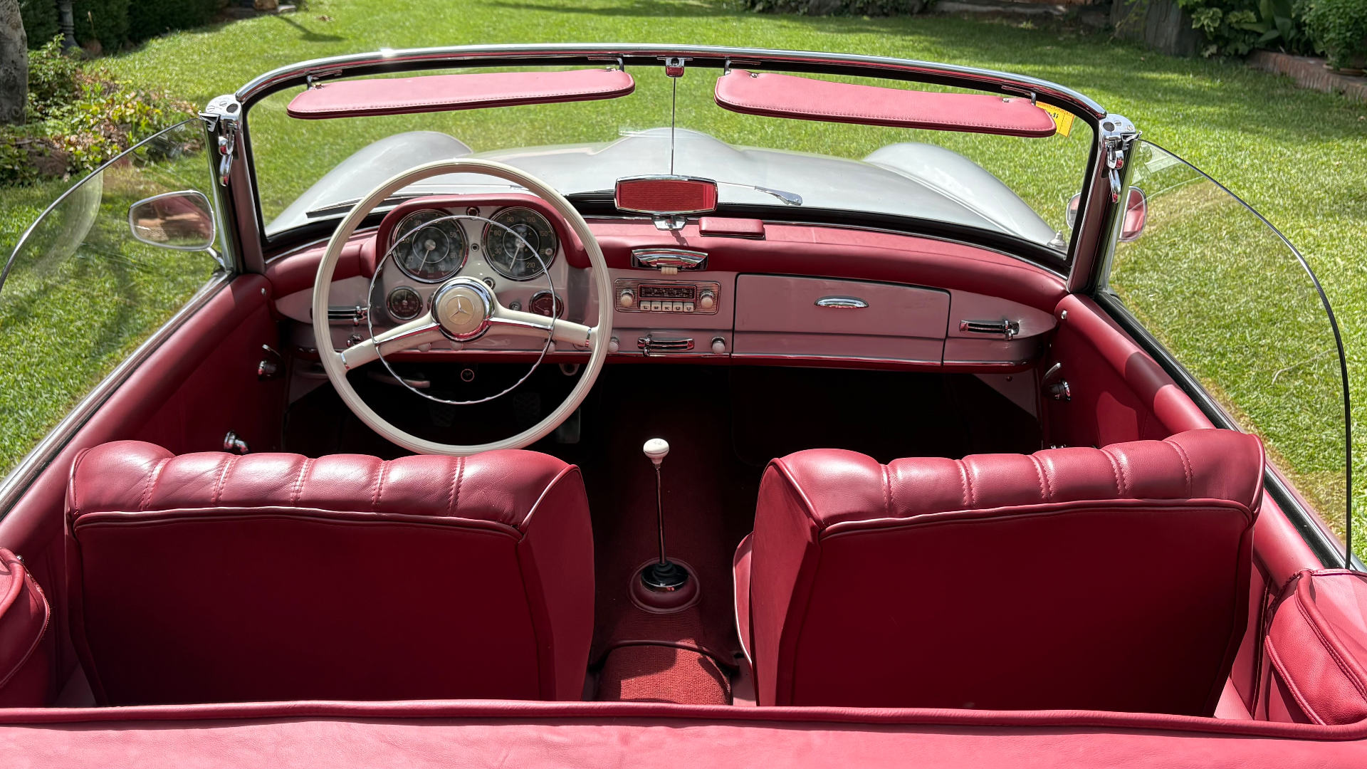 Mercedes-Benz 190 SL interior — exterior 4
